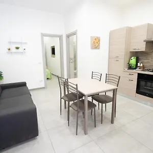 casa-vacanza-serafino.taorminaitalyhotels.com/